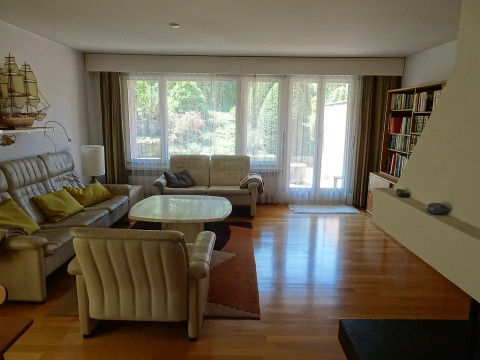 Family Paradise: Semi-Detached House with Sunny Garden and Great Development Potential