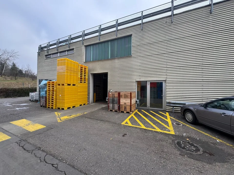 Attractive warehouse / dry storage in Kloten