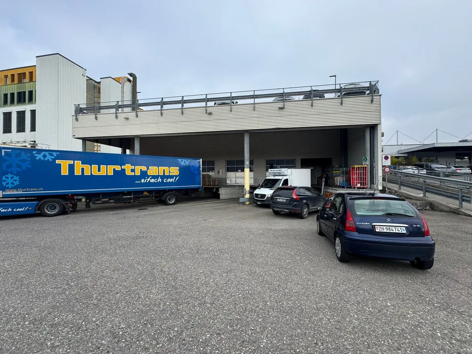 Attractive warehouse / dry storage in Kloten