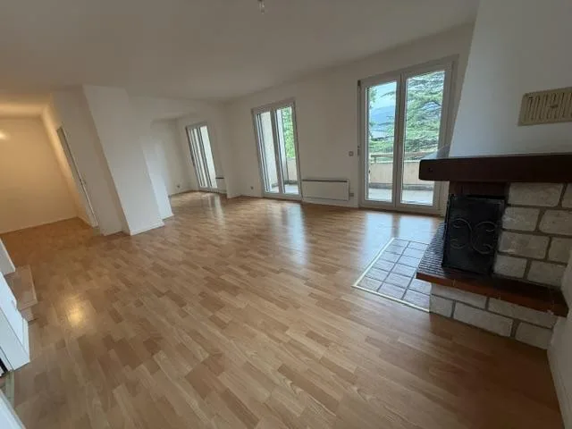 DUPLEX-WOHNUNG - 5 ZIMMER - TERRE SAINTE