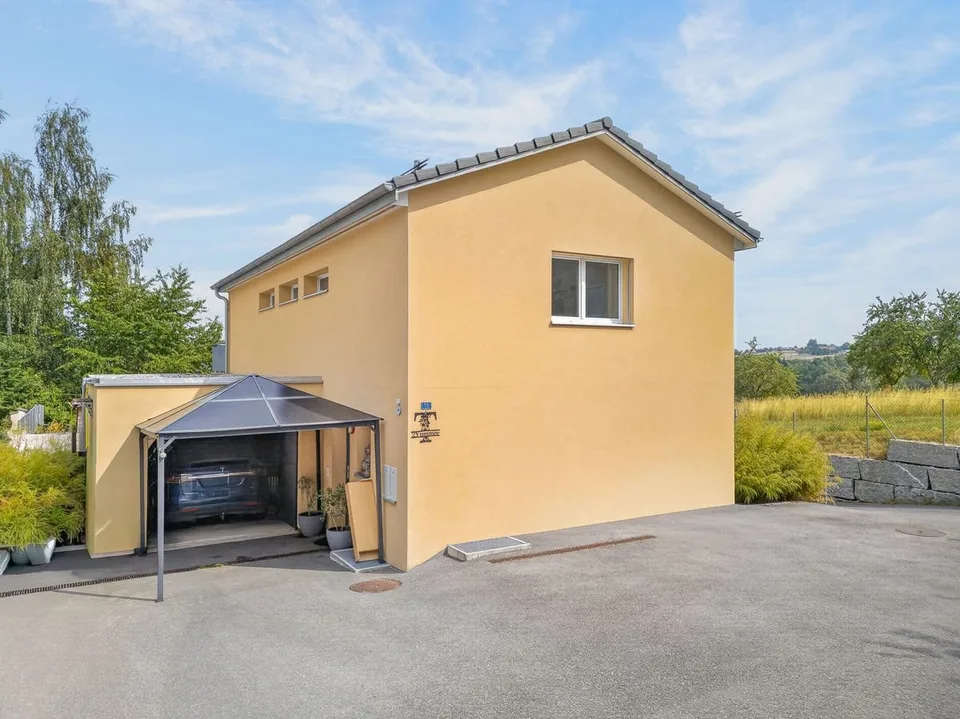 Villa familiale récente avec piscine chauffée et vue dégagée