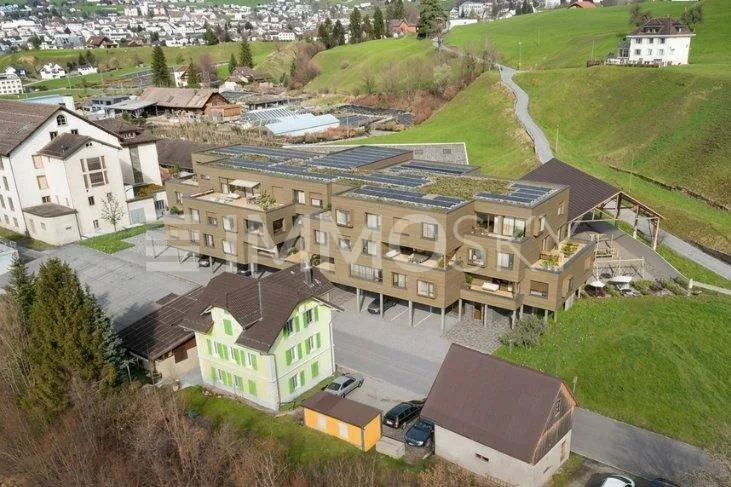 Espace commercial moderne avec potentiel d'extension et grande surface extérieure