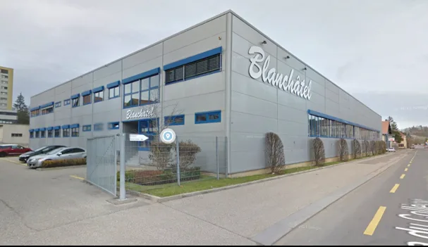 Location de locaux de stockage et commerciaux à La Chaux-de-Fonds (NE)
