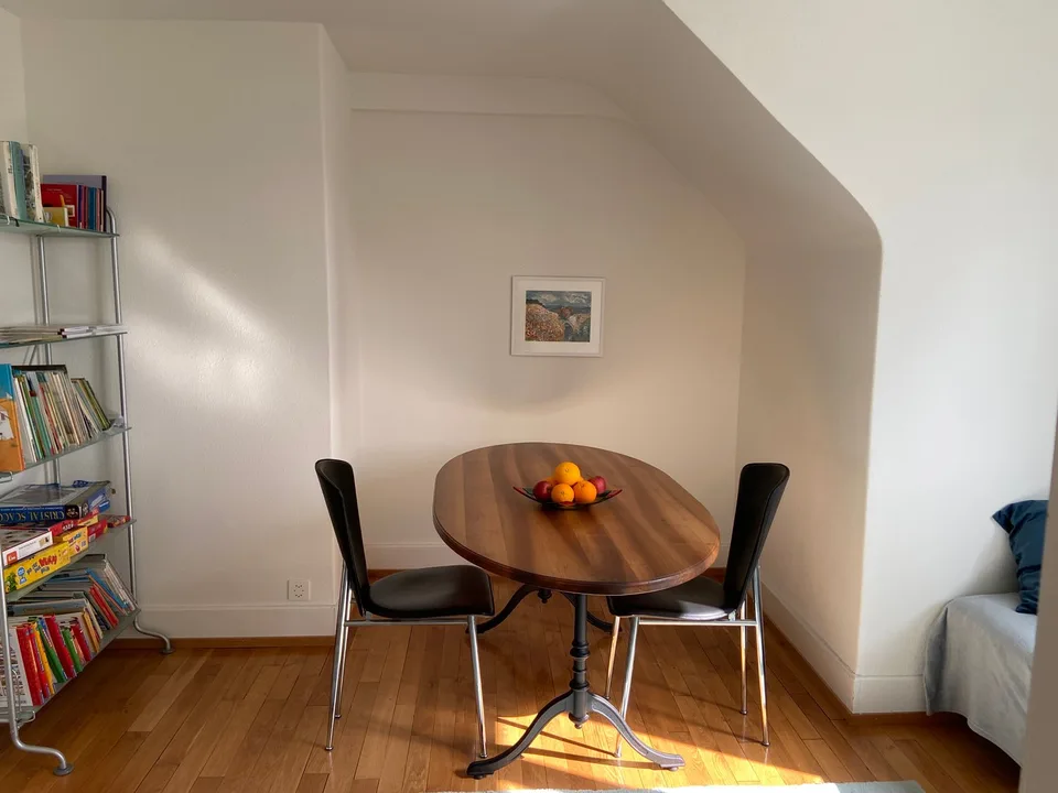 Appartement mansardé de 2 pièces meublé - idéal pour les célibataires