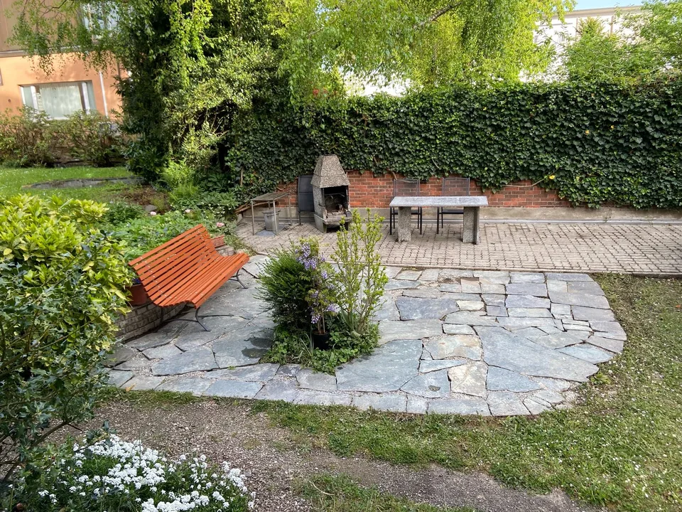 Appartement mansardé de 2 pièces meublé - idéal pour les célibataires