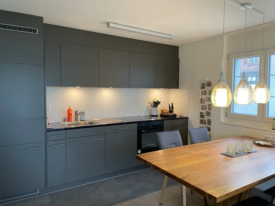 Appartement de 2,5 pièces idéalement situé au 1er étage avec balcon