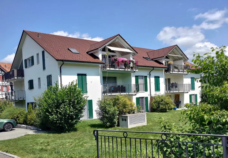 Idyllisch gelegene 2.5 Zimmerwohnung im 1.OG mit Balkon