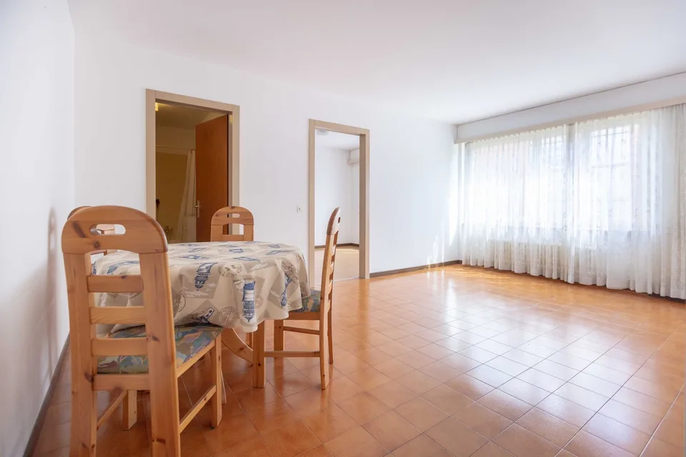 OCCASION - SPACIOUS 2.5 ROOM APARTMENT IN STRATEGIC LOCATION IN MENDRISIO