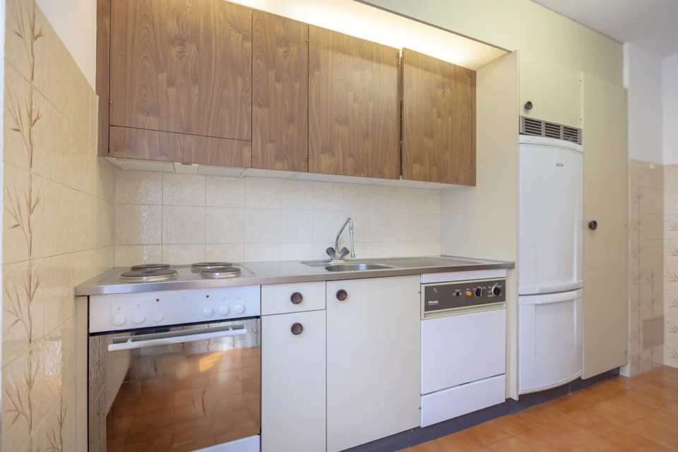 OCCASION - SPACIOUS 2.5 ROOM APARTMENT IN STRATEGIC LOCATION IN MENDRISIO