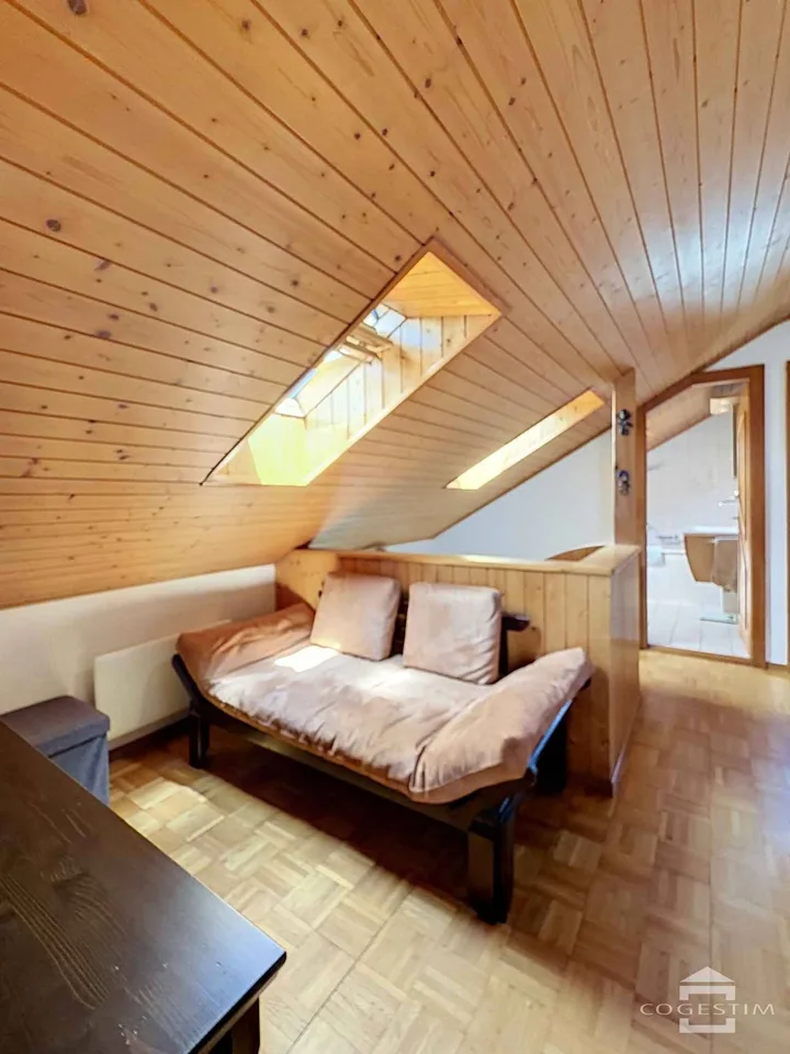 Grande maison individuelle dans son écrin de verdure