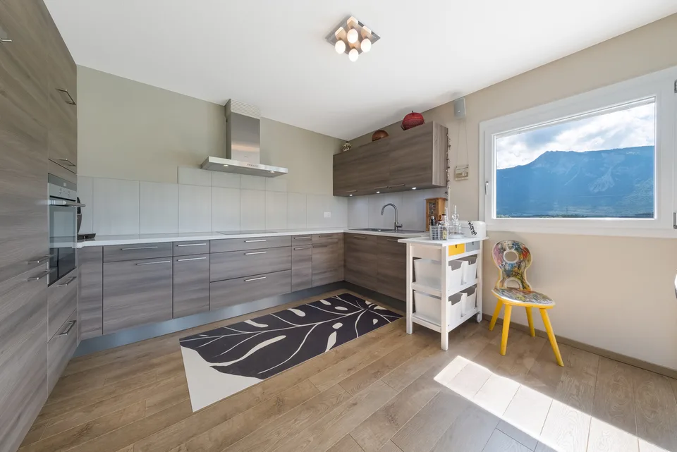 WOHNUNG MIT 4,5 ZIMMERN - PANORAMABLICK - GARAGE - EXKLUSIV