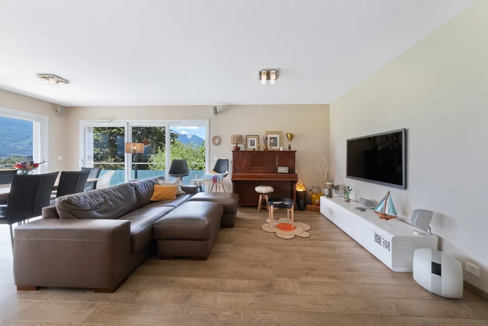 WOHNUNG MIT 4,5 ZIMMERN - PANORAMABLICK - GARAGE - EXKLUSIV