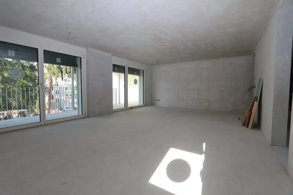Exclusive 4.5-room apartment on the city border in Birsfelden - after complete core renovation