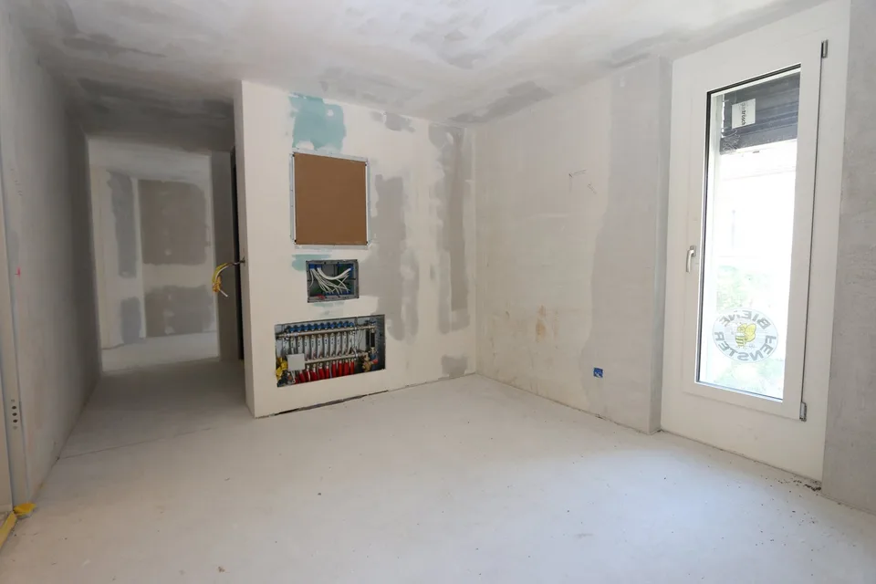 Exclusive 4.5-room apartment on the city border in Birsfelden - after complete core renovation