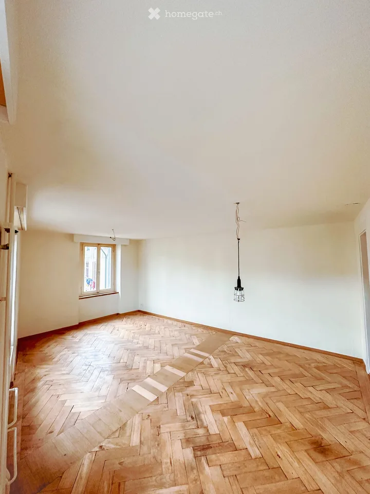 Renoviert, hell, zentral: 2-Zimmer-Wohnung ab 01.09. frei