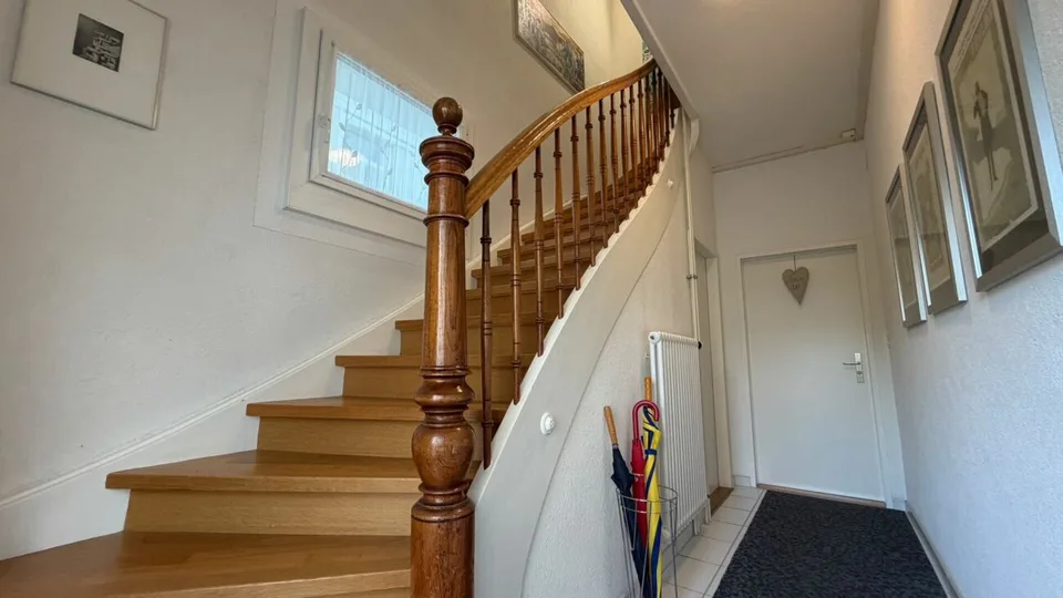 House with 6.5-room maisonette and rented 3-room apartment