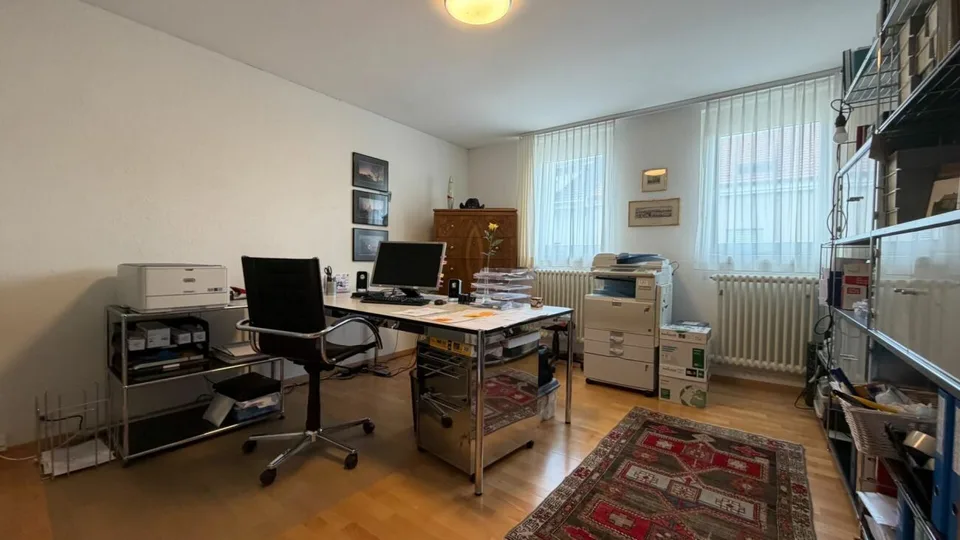 House with 6.5-room maisonette and rented 3-room apartment