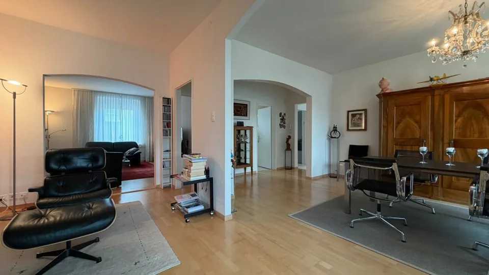 House with 6.5-room maisonette and rented 3-room apartment