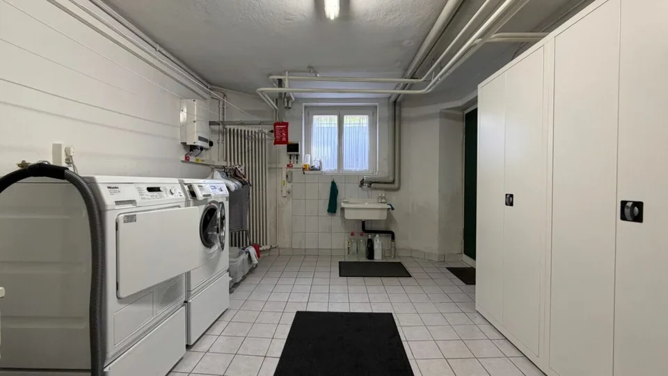 House with 6.5-room maisonette and rented 3-room apartment