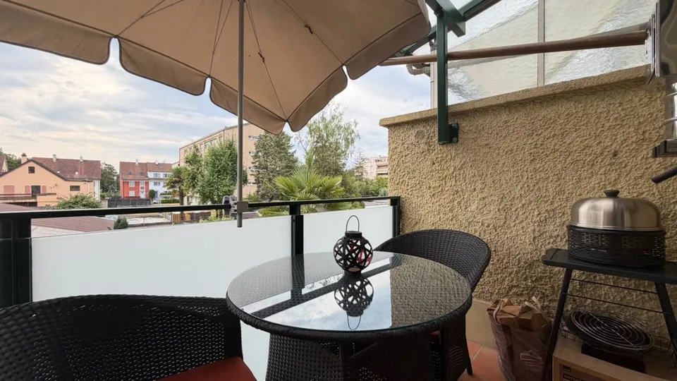 House with 6.5-room maisonette and rented 3-room apartment