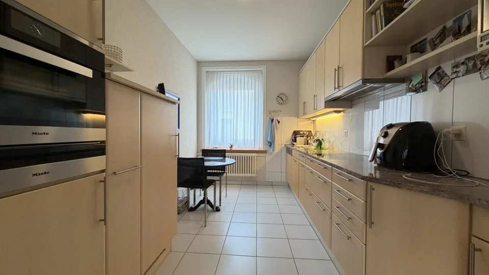 House with 6.5-room maisonette and rented 3-room apartment