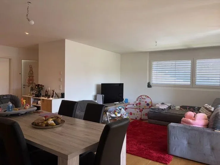 Wohnung mit 4.5 Zimmern im 1. Stock