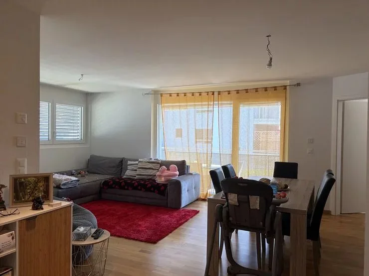 Wohnung mit 4.5 Zimmern im 1. Stock