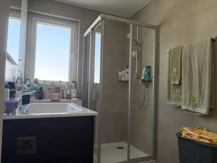 Wohnung mit 4.5 Zimmern im 1. Stock