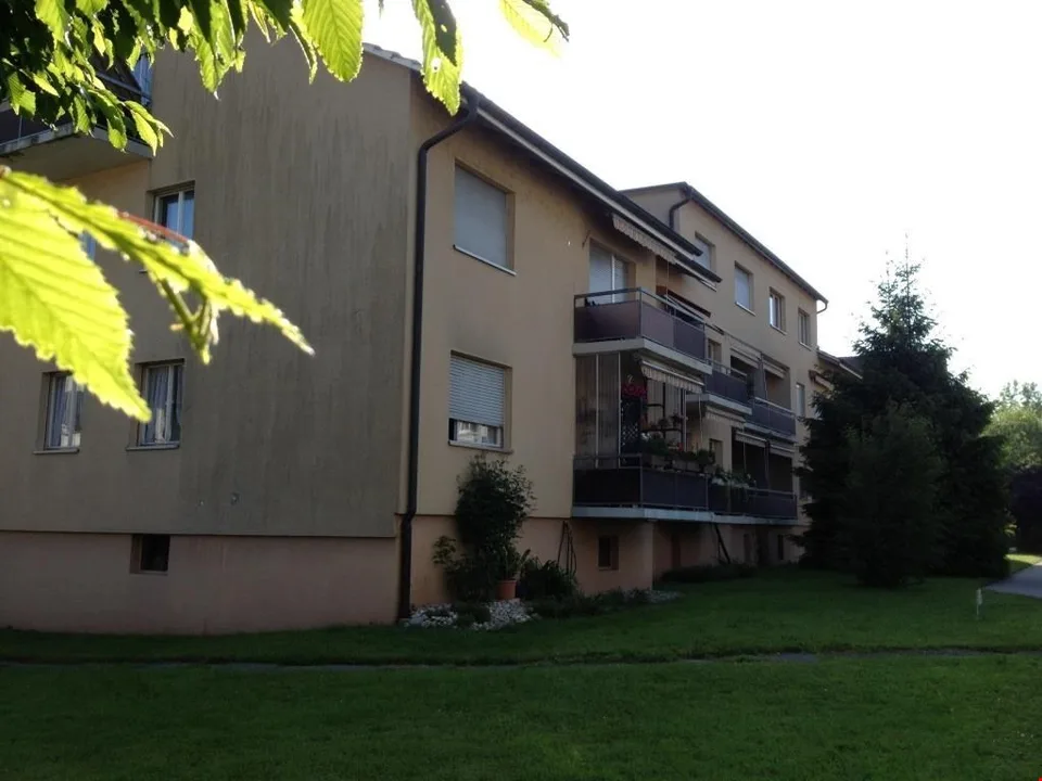 Appartamento di 4 locali in una zona tranquilla e familiare a Brügg