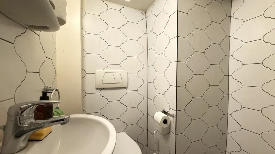 LOCAL COMMERCIAL EXCLUSIF DANS UN EMPLACEMENT AAA - À QUELQUES PAS DE LA PLACE BARFÜSSER