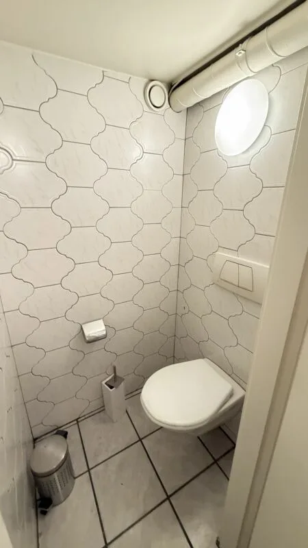 LOCAL COMMERCIAL EXCLUSIF DANS UN EMPLACEMENT AAA - À QUELQUES PAS DE LA PLACE BARFÜSSER