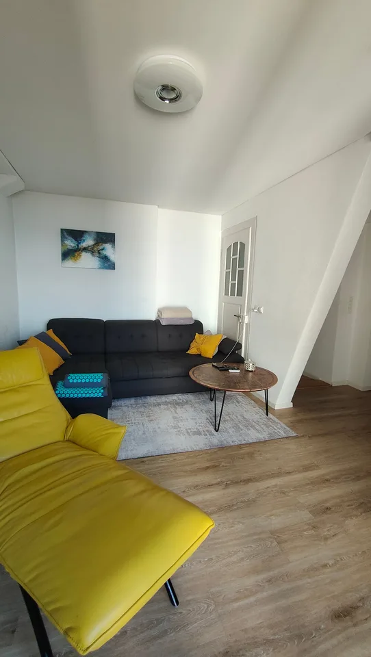Appartement de charme de 4 pièces dans un immeuble ancien avec vue sur le lac