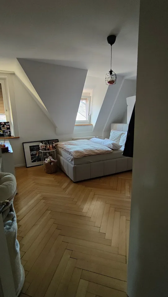 Appartement de charme de 4 pièces dans un immeuble ancien avec vue sur le lac