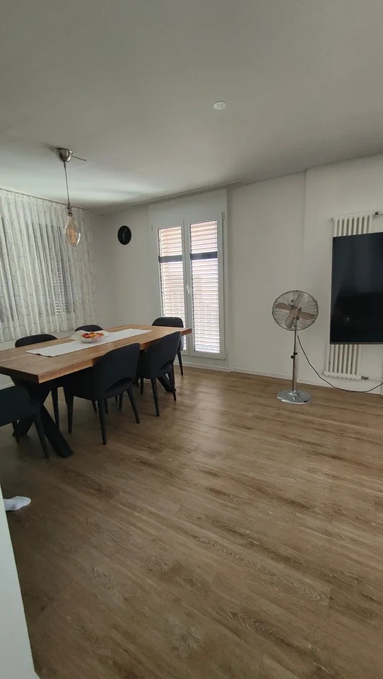 Appartement de charme de 4 pièces dans un immeuble ancien avec vue sur le lac