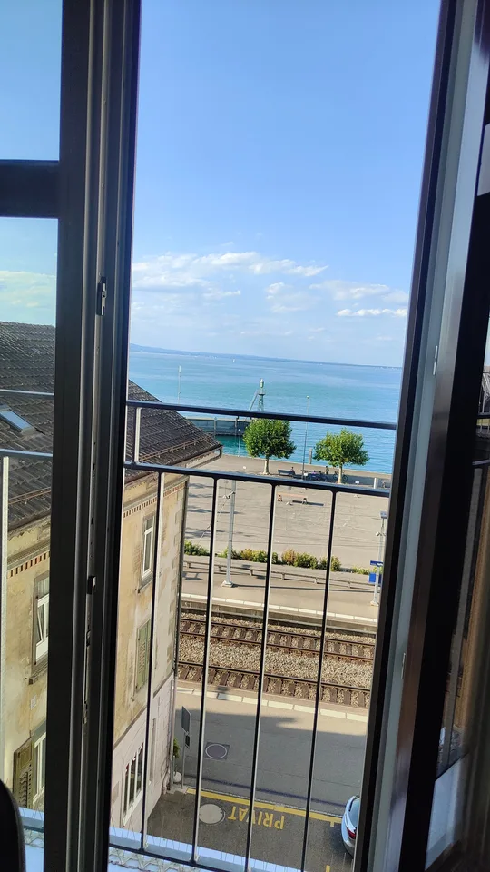 Appartement de charme de 4 pièces dans un immeuble ancien avec vue sur le lac