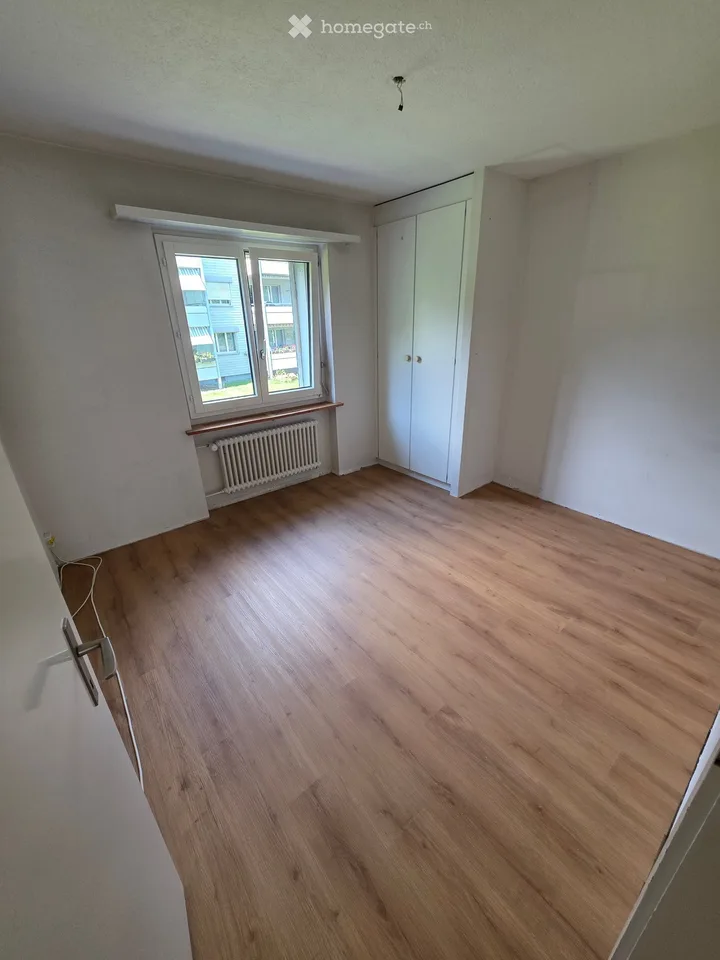 Ampio appartamento di 3,5 locali a Kilchberg ZH, appena ristrutturato e ritinteggiato.