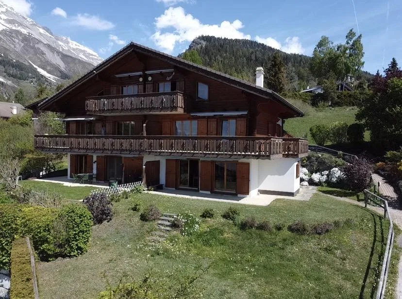 Beautiful duplex with garden, unobstructed panorama and garage, an undeniable asset