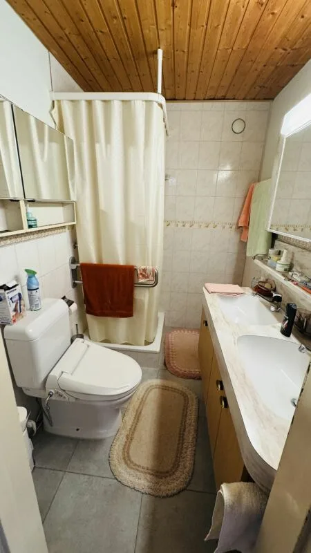 Maison de rang de 5,5 pièces avec jardin et garage - à rénover