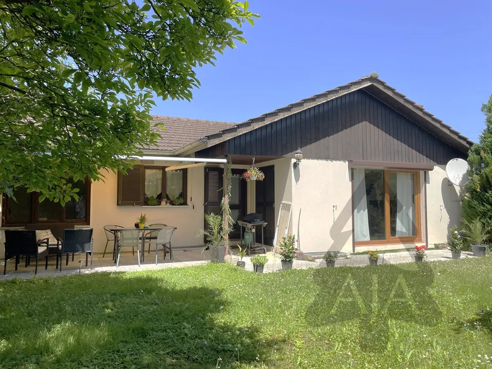 Marin-Epagnier (Latena, à deux pas du Lac), très belle villa ind. de 5,5 p. avec jardin
