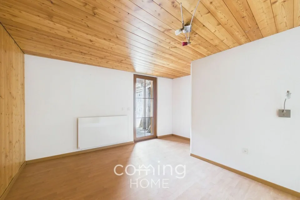 Two-family house in Unterems - chalet charm, panoramic views, flexible use
