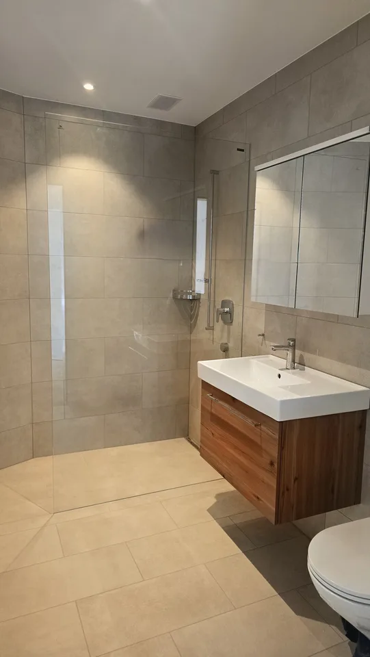 Prima occupazione: Nuovo appartamento di giardino confortevole di 2,5 locali situato in centro e bello