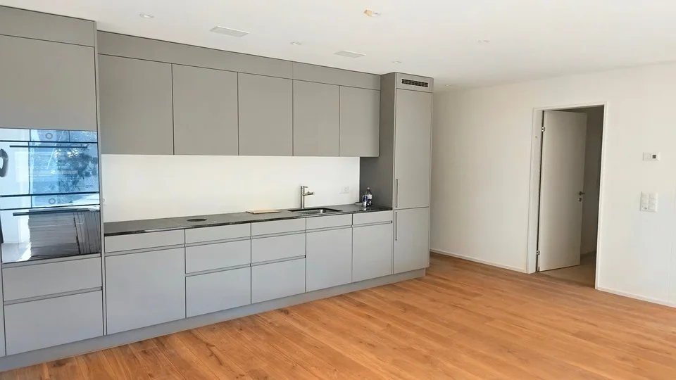Prima occupazione: Nuovo appartamento di giardino confortevole di 2,5 locali situato in centro e bello