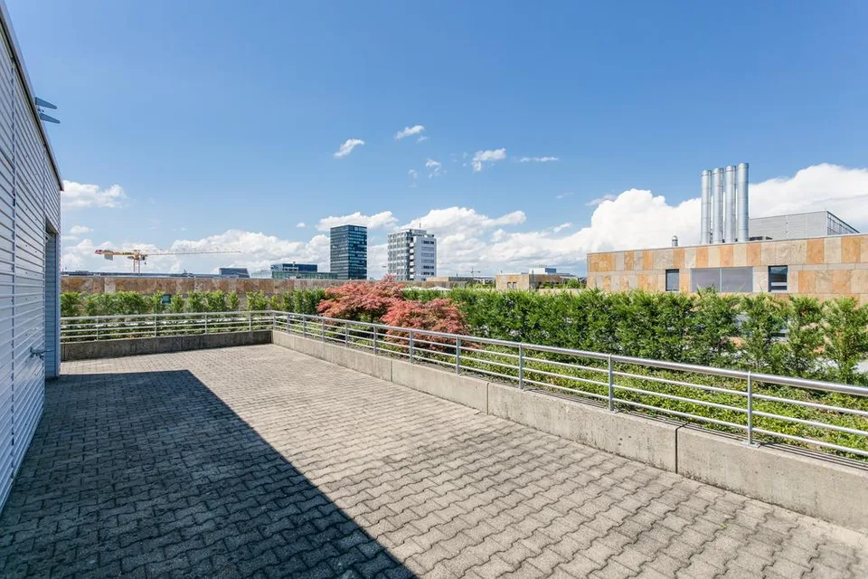 Licht, Raum und Lebensqualität: 6.5 Zimmer Attika-Maisonettewohnung