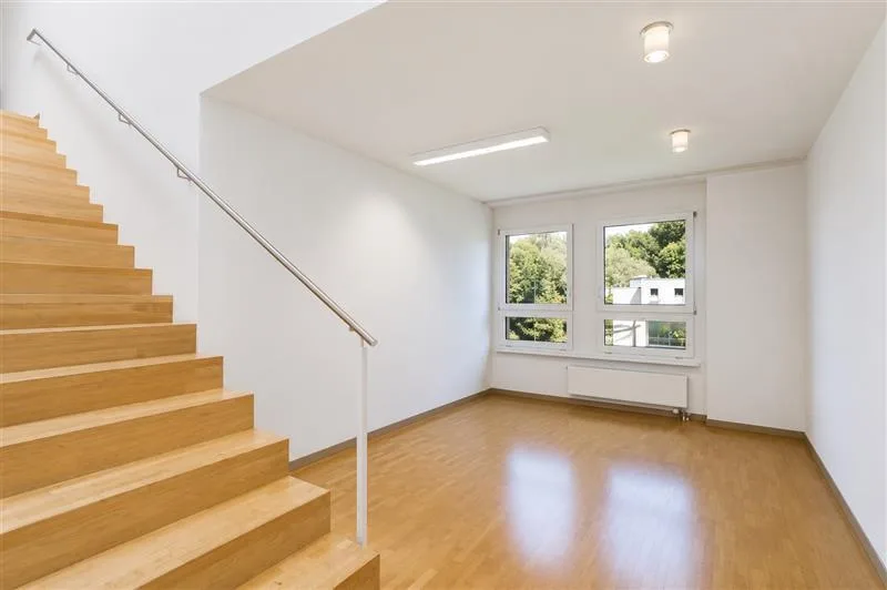 Lumière, espace et qualité de vie : appartement-maisonnette en attique de 6,5 pièces