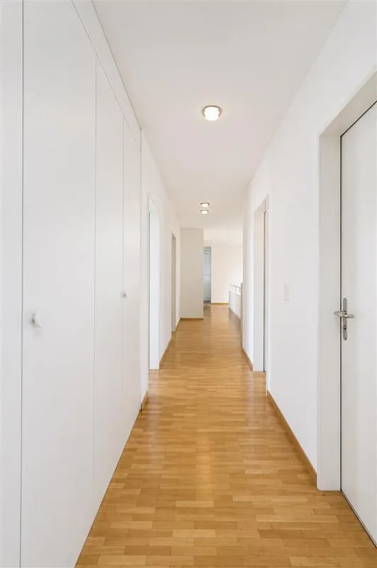 Lumière, espace et qualité de vie : appartement-maisonnette en attique de 6,5 pièces