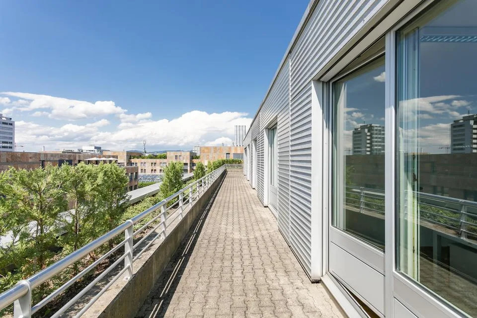 Lumière, espace et qualité de vie : appartement-maisonnette en attique de 6,5 pièces