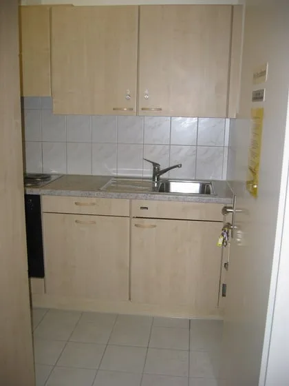 Chambre simple meublée (41) dans un nouveau quartier à la mode