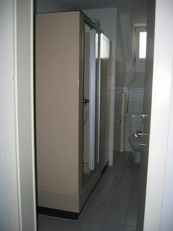 Chambre simple meublée (41) dans un nouveau quartier à la mode