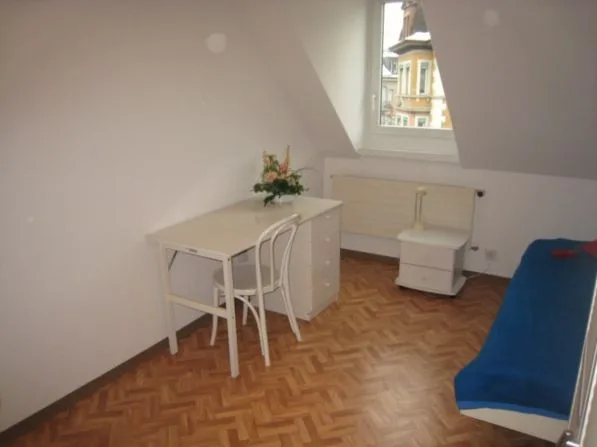 Chambre simple meublée (41) dans un nouveau quartier à la mode
