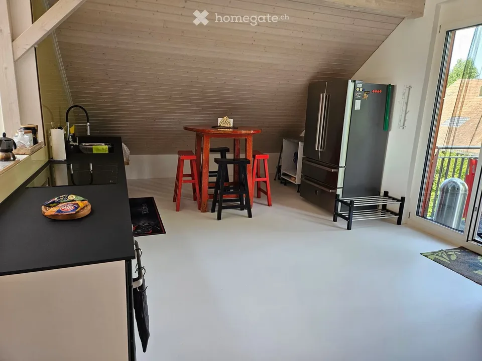 Charmant studio mansardé meublé — Oberglatt